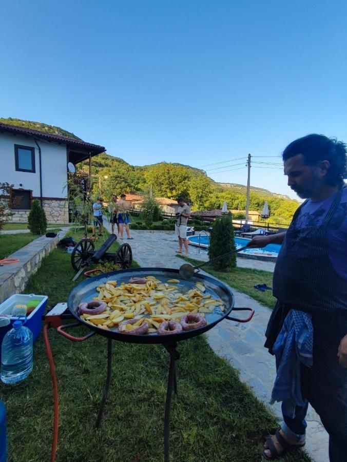 Guest House Hristova Kashta - Христова Къща Cherni Vrŭkh Exterior foto